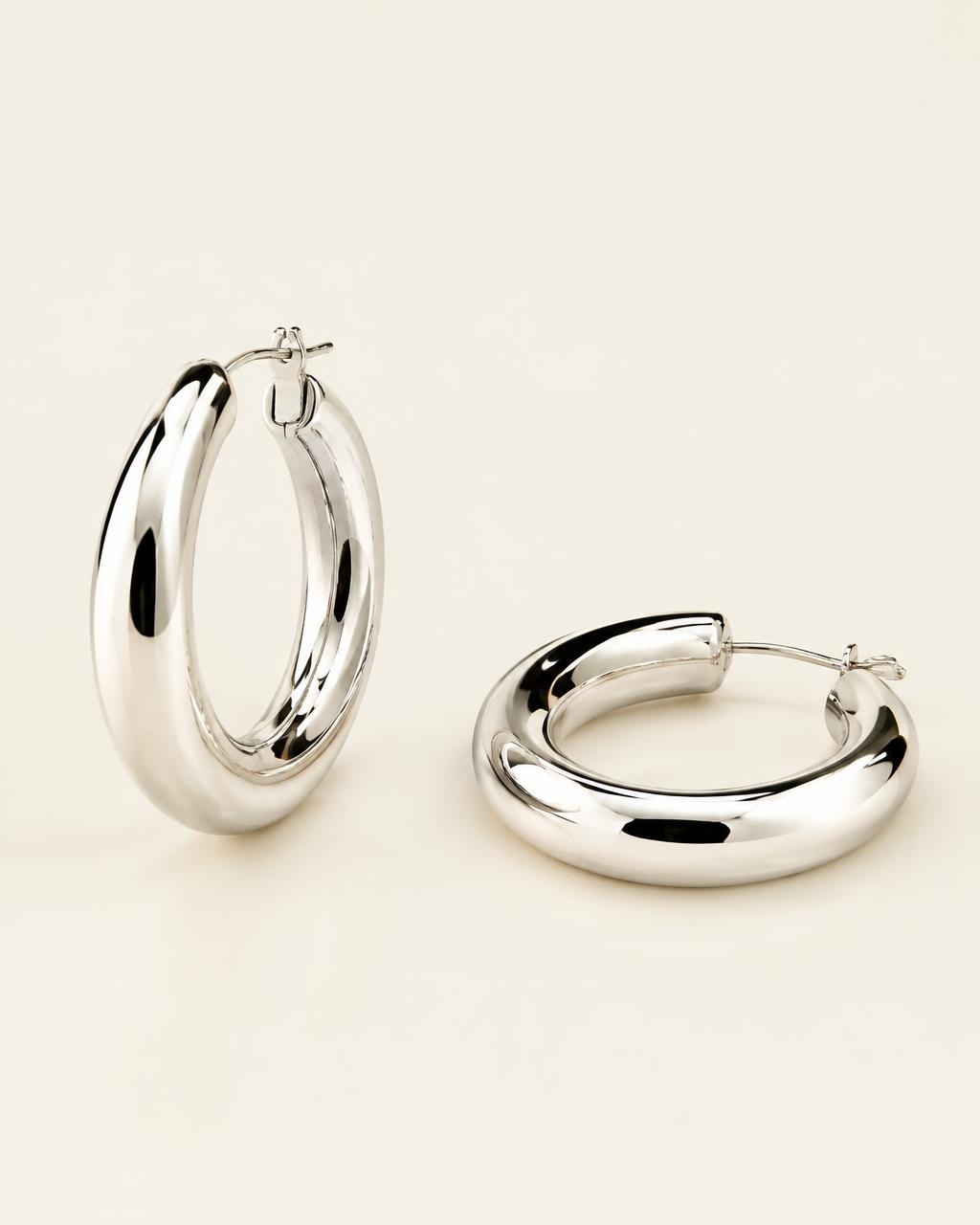 The Everyday Hoop earrings in polished silver